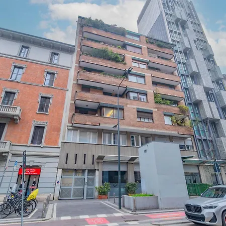 V31 Urban Collection I - Ii - Near Center - M5 *